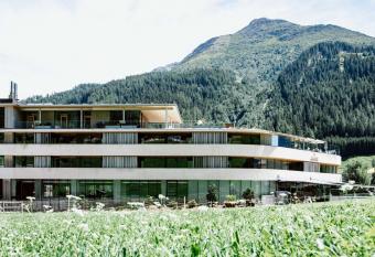 Hotel Arlmont 4 Stern Superior has Balcony rooms