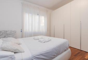 Casa Samy - Sesto SG a due passi da Sesto Rond   - Battisti allows 18 year olds to book a room