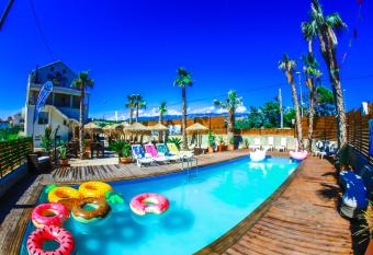 Moon Rocks Hostel allows 18 year olds to book a room