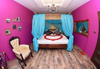 Nata Pokoje Go  cinne Restauracja has rooms with a private hot tub