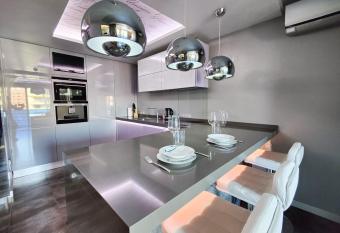 ESTRELLA design & beach apartment has Balcony rooms