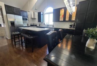 HOT TUB-KING BED-Pool Table has rooms with a private hot tub