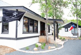 The Vaquero Motel has Balcony rooms