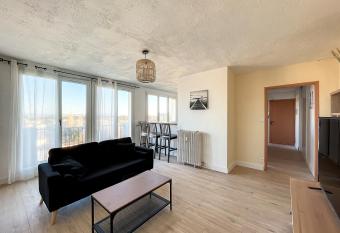 Agr  able appartement 4 pi  ces, vue Mont Ventoux, proche remparts has Balcony rooms