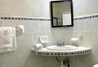 Pacific Beach House has Balcony rooms