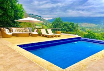 Espectacular Casa de Descanso en Anapoima has Balcony rooms