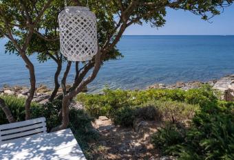 Villa Fertilia has Balcony rooms