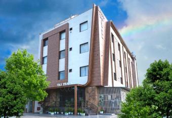 THE TAJ PEARL HOTEL allows 18 year olds to book a room