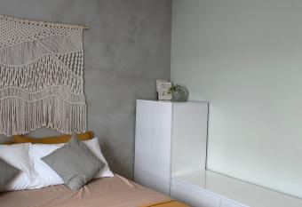 Coastal Vibe Studio allows 18 year olds to book a room