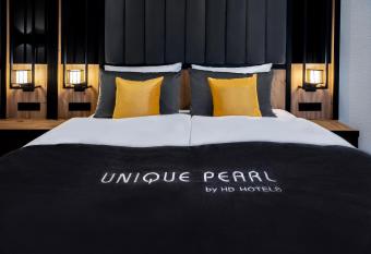 Hotel Unique Pearl allows 18 year olds to book a room