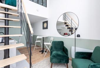 Le Cocon Savoir allows 18 year olds to book a room