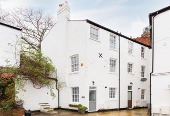 The Old Morgan Period Town House has Balcony rooms