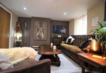 Stylish Loft Apartment by Property Promise allows 18 year olds to book a room