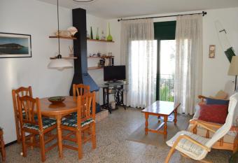 La Caseta has Balcony rooms