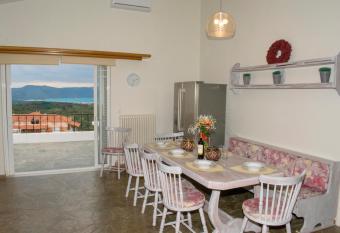 Traditionelles Haus mit griechischem Charme has Balcony rooms