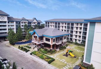 Cozy Condo at Pine Suites Tagaytay with WIFI Netflix & Pool has Balcony rooms