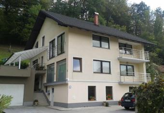 Tolle Familienferienwohnung mit Bergblick has Balcony rooms