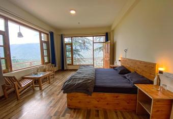 Tag s Stays & Hostel has Balcony rooms