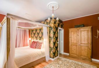 LUXa Charm House by LovelyStay has Balcony rooms