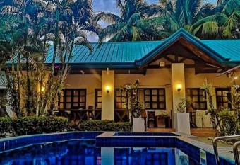 COZY VILLAS NEAR THE BEACH has Balcony rooms