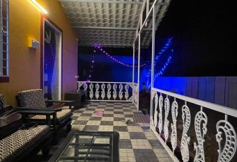 Bougain Villa- Sinhgad fort -Bedroom- Garden- Kitchen- AC- Wi-Fi-Parking-Khadakwasala Pune has Smoking rooms