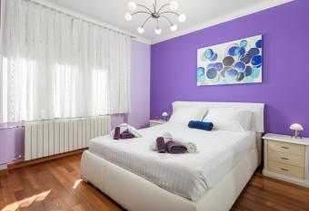 90 s Feel allows 18 year olds to book a room