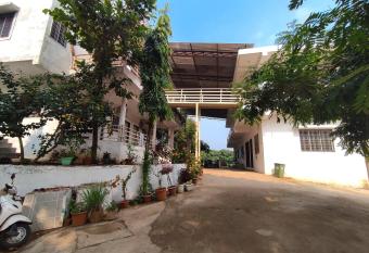 V J Farmstay has Balcony rooms