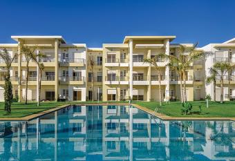 Superbe appartement avec piscine pieds dans l   eau has Balcony rooms