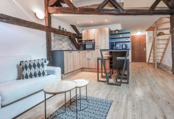 Apartment for 3 people in the old town allows 18 year olds to book a room