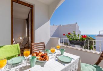 Luz de Altea has Balcony rooms