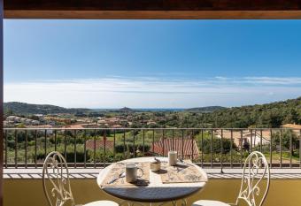 casa panoramica a Chia has Balcony rooms