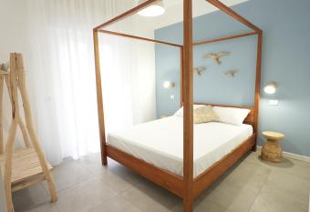 Ross Family Suites has Balcony rooms