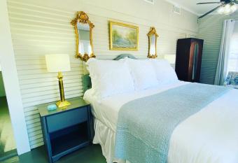 Dabbs Hotel Bed and Breakfast has Balcony rooms