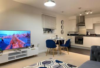 Stylish Station Apartment in Rochester with Free Parking has Balcony rooms