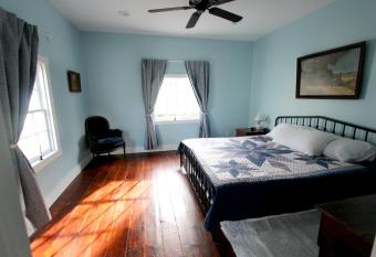 Cozy, historic 5-bedroom home in Amish country has Balcony rooms