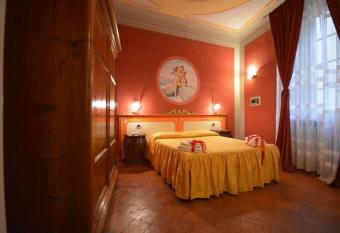 Antica Residenza del Gallo allows 18 year olds to book a room