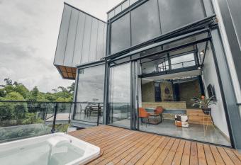 ELITA LUXURY HOUSE has Balcony rooms