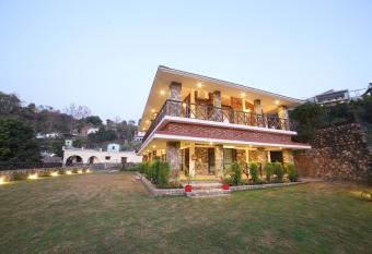 Ghughuti Baasa Home Stay, Dehradun has Balcony rooms