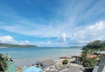 Sea Facing Stay - Perfect Transit Room has Balcony rooms