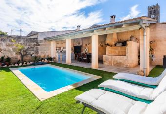 Cas Padri Teco has Balcony rooms