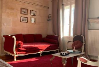 Chambre Merlot, piscine et spa, proche St Emilion has Balcony rooms