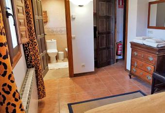 CASA RURAL, con Jacuzzi, Chimenea, BBQ, Bar y mucho mas has rooms with a private hot tub