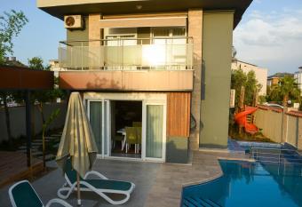 BEGONV  L V  LLA allows 18 year olds to book a room