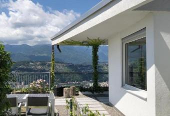 Reflection Lake by Quokka 360 - with a magnificent lake view has Balcony rooms