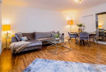 Exklusive und gem  tliche Unterk  nfte in Krefeld - JUNIK Apartments allows 18 year olds to book a room