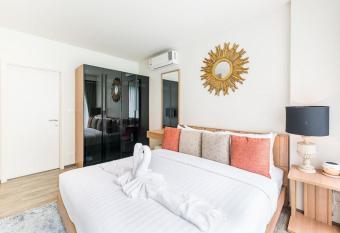 The Deck patong Luxury Apartments The Deck patong has rooms with a private hot tub