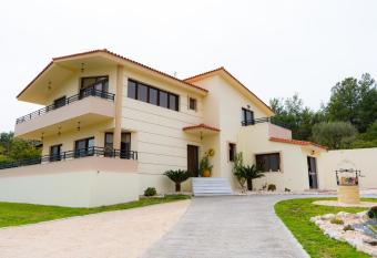 Villa Nostra Soroni has Balcony rooms