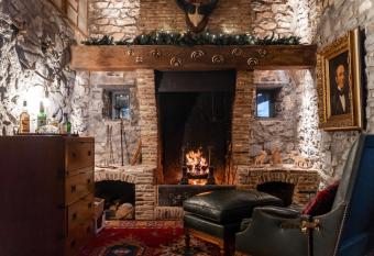 A la source de Lavis allows 18 year olds to book a room