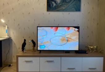 Vaste appartement douillet au c  ur de la ville du cristal allows 18 year olds to book a room