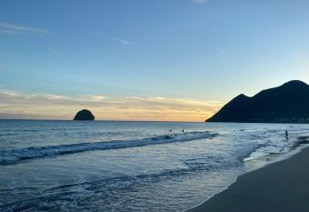 Bungalow Diamant Sucr   allows 18 year olds to book a room